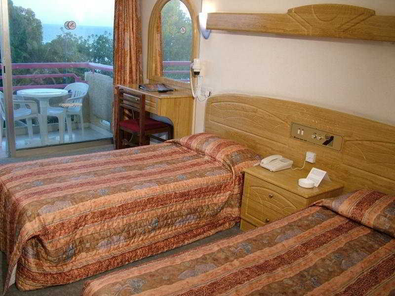 Arsinoe Beach Hotel ลิมาซอล ภายนอก รูปภาพ